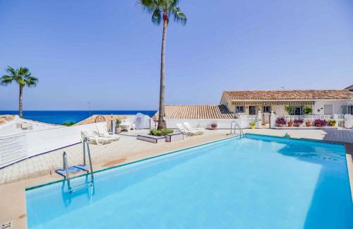 Charming Townhouse in El Faro, Spain, Studding Sea View & Community Pool - Foto 11