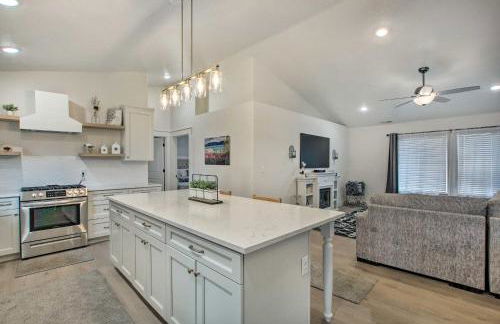 Cozy and Chic Abode about 11 Mi to Bloomington Lake - Foto 9