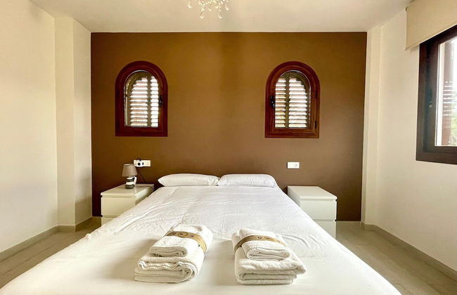 Sunlit Villa Near Golf - Foto 8