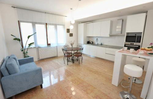 All'ombra del Duomo - Photo 1