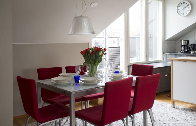 2ndhomes 2BR Penthouse with Balcony and Sauna - Photo 7