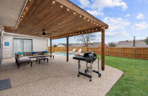 DFW Retreat - Pool, Spa & Minutes to Dallas & Fort Worth - Photo 32