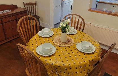 Bee Cottage - Photo 1