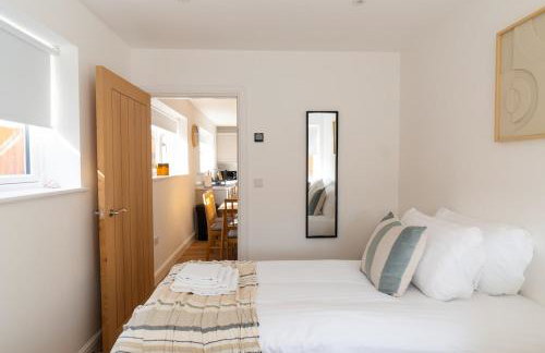 Stylish 2-Bedroom Stay with All Comforts of Home # 2 - Foto 22