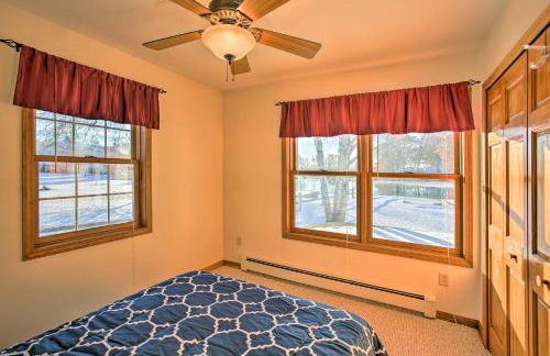 Cozy Riverfront Home with Fire Pit in Houghton Lake! - Foto 15