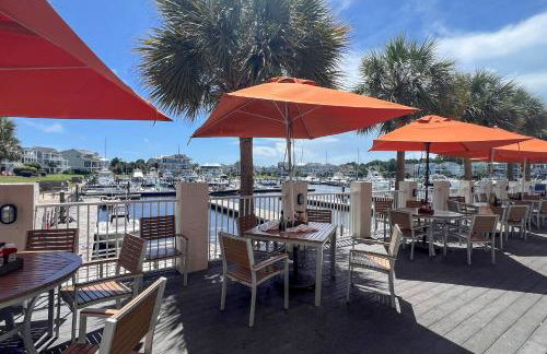 Marina and Pool Roomy Golf-View Home in Southport - Foto 38