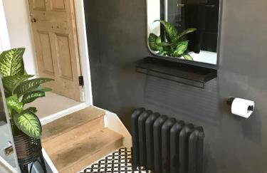 Stylish comfortable home with free parking - Foto 31