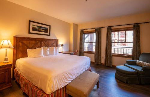 Two Bedroom Condo with a Balcony in Mountaineer Square condo - Foto 24