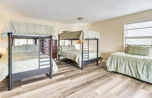 Group Getaway! Hill Country Basecamp with Trails - Foto 9