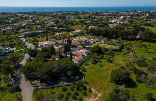 Casa Rainha Near Carvoeiro pool BBQ - Foto 27