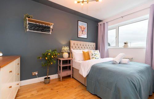Stunning Bishop Auckland House with 5-bedrooms & 8 Beds Sleeps 12 with Free Parking by PureStay - Foto 33