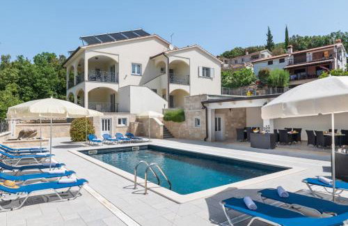 Villa Vires - Foto 1