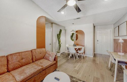 Modern City Getaway 2B - Sleeps 6 - Pool, Prkg - Foto 15