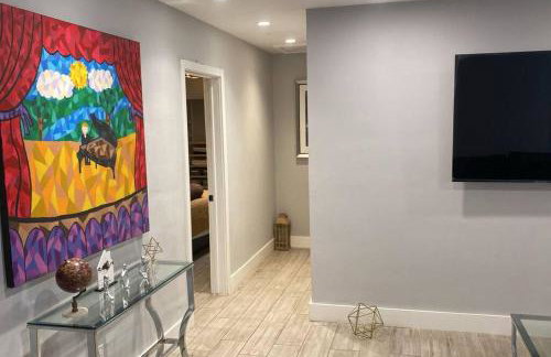 Luxurious Westchester Home Near Miami Clinics - Photo 11