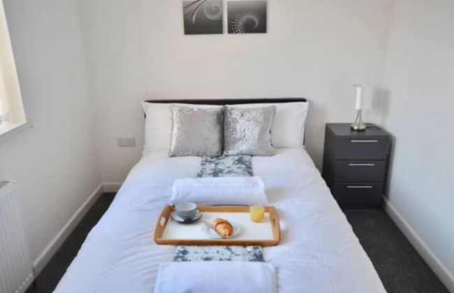 Beautiful 3-bed House in Wolverhampton - Photo 9