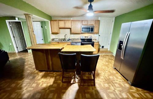 Comfortable one bedroom basement apartment in the woods - Foto 16