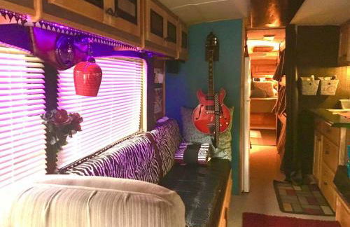 Stay Like a Rock Star Tour Bus in Durham NC - Foto 6