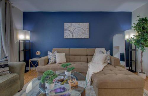 Book Now! 8-Min to Metro - King Bed- Old Town Central Retreat - Floyd's Freedom - - Foto 2