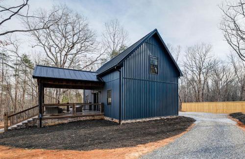 Serene Couples Getaway with Mtn Views in Bedford! - Foto 21