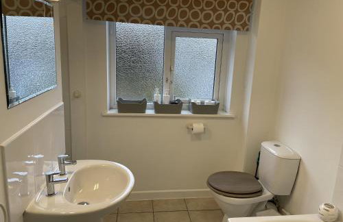 Taylor Way - Superb Apartment with Living Room and Private Gated Parking - Foto 50