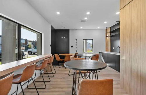 Modern 3BR3BA Home at The Hub Reserve - Foto 30