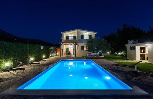 VILLA ROKO with 4 bedrooms, 32sqm heated pool - Photo 30