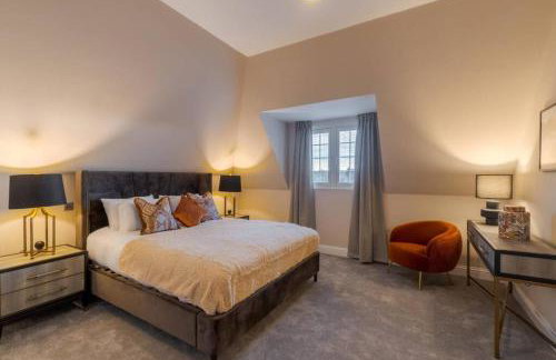 Luxury Penthouse - Castle Views - 2 Bed & Parking - By Tempstay - Photo 6