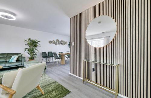 Stunning Poconos Villa- Hot Tub, Pool, Game Room, BBQ & more - Foto 46