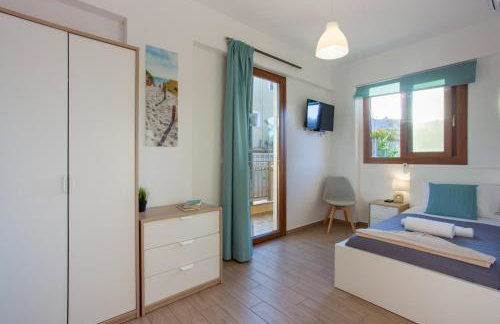 Family seaside Kladissos Villa with private heated pool! - Photo 35