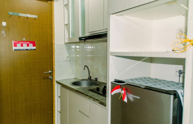 Homey And Warm Studio Room At Tifolia Apartment - Foto 6