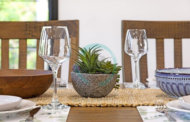 Urbanretreat Modern Outdoor Dining Backyard - Foto 8