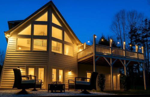 Waterfront Retreat with Spectacular Interior, Jacuzzi and Game Room in NC - Foto 23