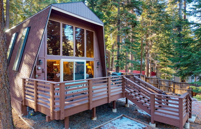 Lundy Bearden Serene Tahoe Retreat With Deck Fireplace and Forest Views - Foto 40