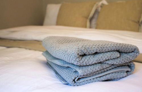 The Knocking Bird- Mins to CLE Clinic - Foto 24