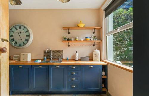 Cosy Home on the Waterfront Private Parking - Foto 9