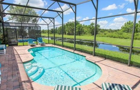Serene 4-Bedroom Lakeview Retreat with South-Facing Pool & Sun-Drenched Outdoor Living - Foto 29