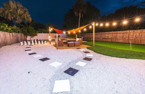 Golfers Paradise 4-hole PUTT-PUTT, Mega Chess with huge backyard, hammock - Photo 60