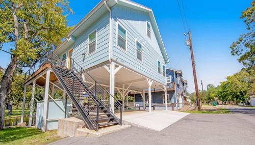 Lakefront Dog-Friendly Home with Kayaks, SUP's, Huge Screened Porch - Photo 4