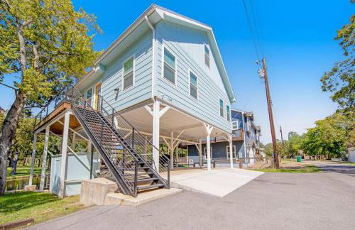 Lakefront Dog-Friendly Home with Kayaks, SUP's, Huge Screened Porch - Photo 4