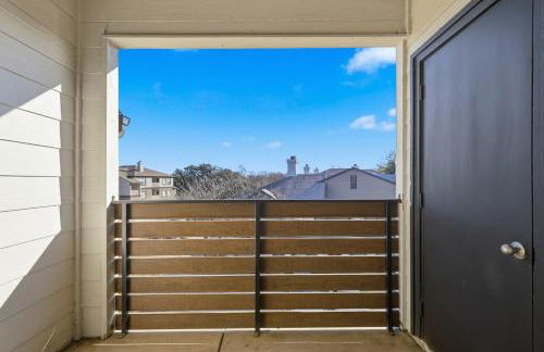 North Dallas 1BR Escape Modern Design Amenities - Photo 3