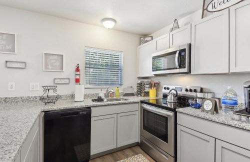 Modern Rental Near Medical Center, Six Flags, UTSA, La Cantera, Lackland AFB - Foto 15