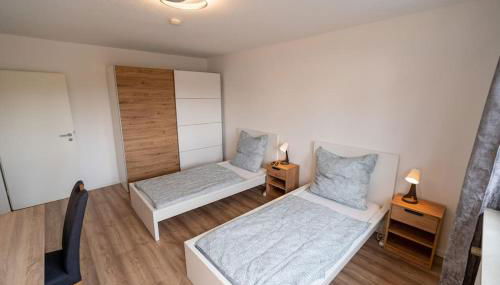 bookandstay24 com Münster bei Darmstadt, Frankfurt, Rhein Main Gebiet - Foto 3, wardrobe