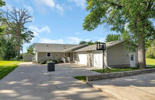 Lake Front Home with Pool and Stunning Views - Foto 14