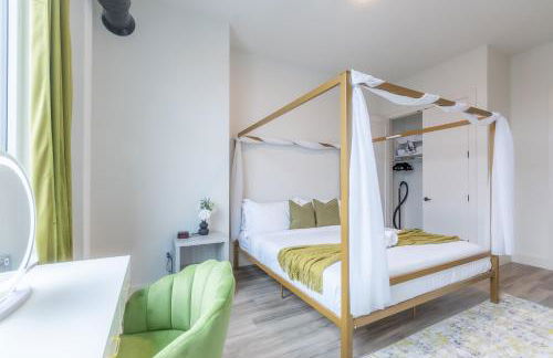 Emerald Escape, Free Parking, 2 Bath, Sleeps 8 Near American Dream and The Airport, King Bed and 2 Queen Beds, Washer and Dryer - Foto 13