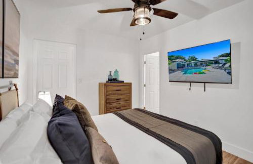 8BR Gem With Pool, Lake View & Tons of Amenities! - Foto 78