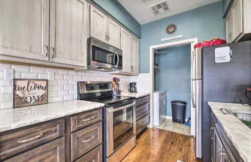 Walk to Lake Family Gem with Pool Access in Afton - Foto 6