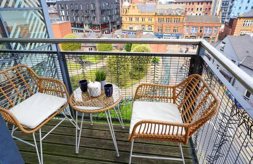 Stylish 2-Bed Apartment, Free Parking, Walk to Hospital & Uni - Foto 28