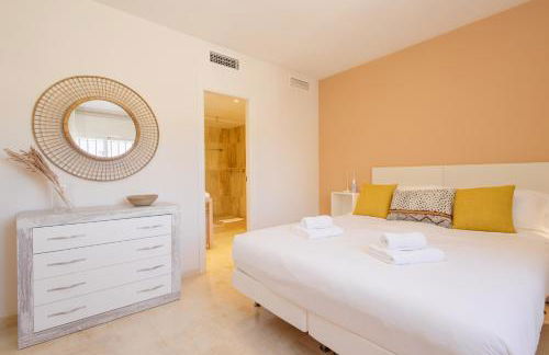 Modern beachside Penthouse with amazing sea views in Costabella, Marbella - Photo 16