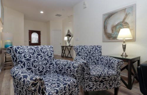 Serene 4-Bedroom Lakeview Retreat with South-Facing Pool & Sun-Drenched Outdoor Living - Foto 92