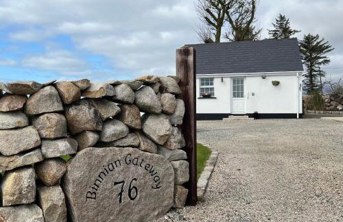 Binnian Gateway - Photo 1